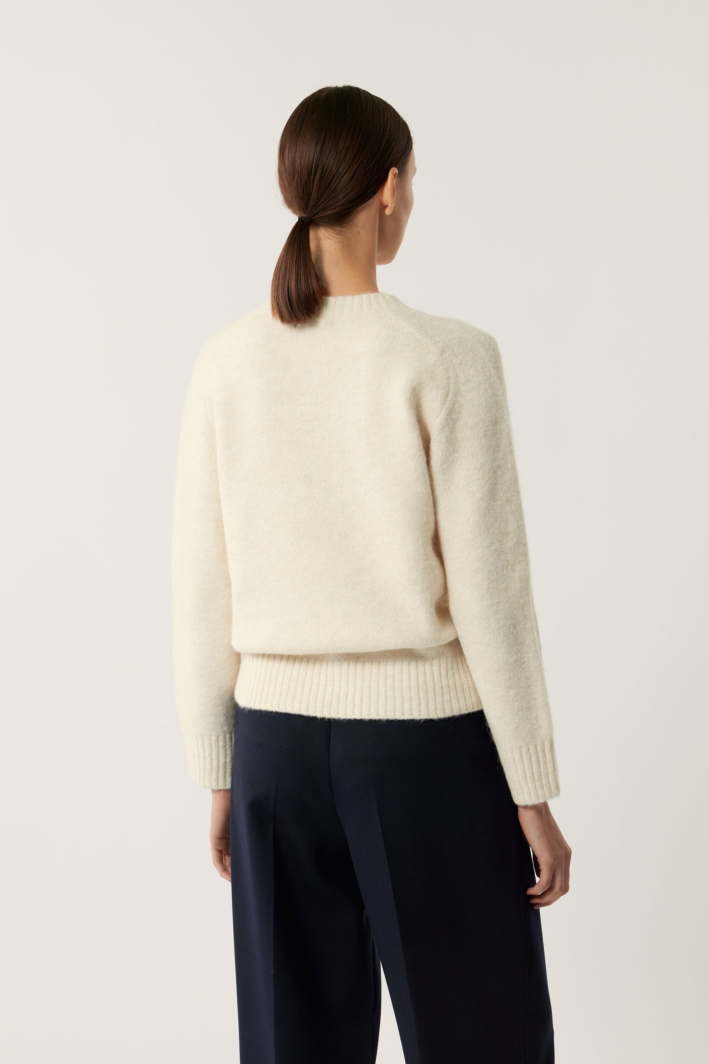 ENVIE OFF-WHITE SWEATER